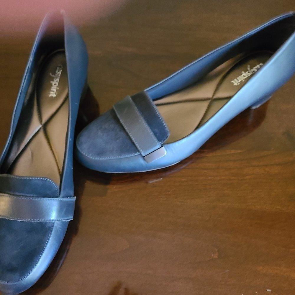 Navy Easy Spirit casual shoes with heel